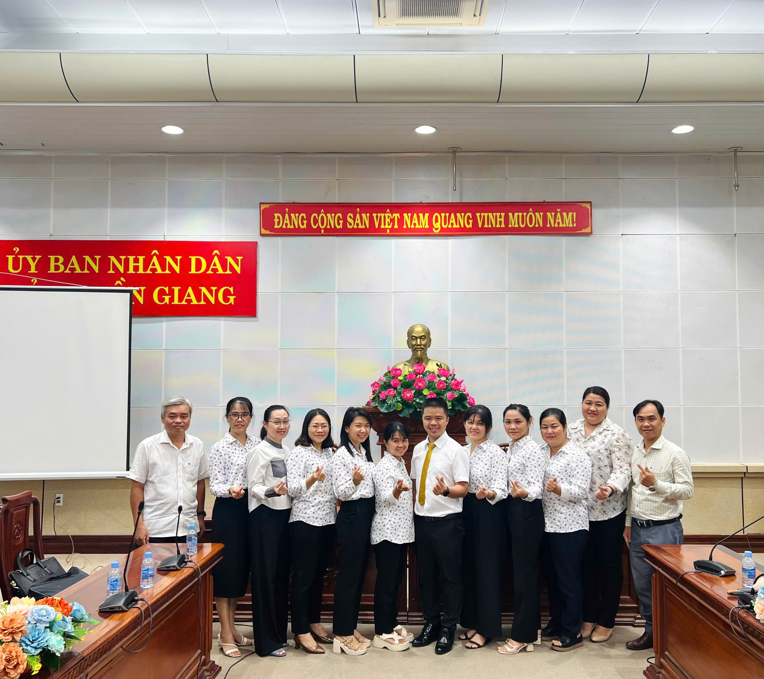 Tham dự lớp bồi dưỡng về kỹ năng ứng dụng trí tuệ nhân tạo (AI) trong quản trị văn phòng