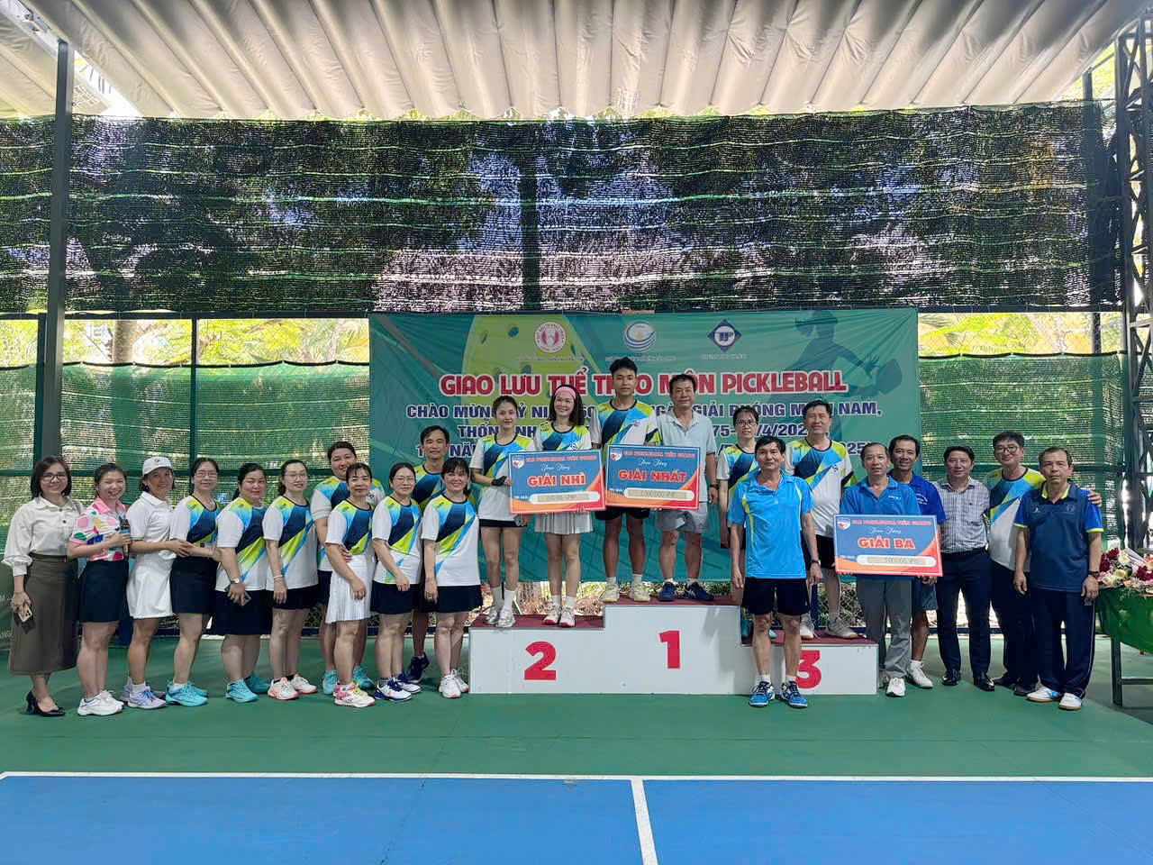 Tổ chức giao lưu môn Pickleball nhân kỷ niệm 50 năm ngày Giải phóng miền Nam, thống nhất đất nước 30-4 và 139 năm ngày Quốc tế Lao động 01-5.