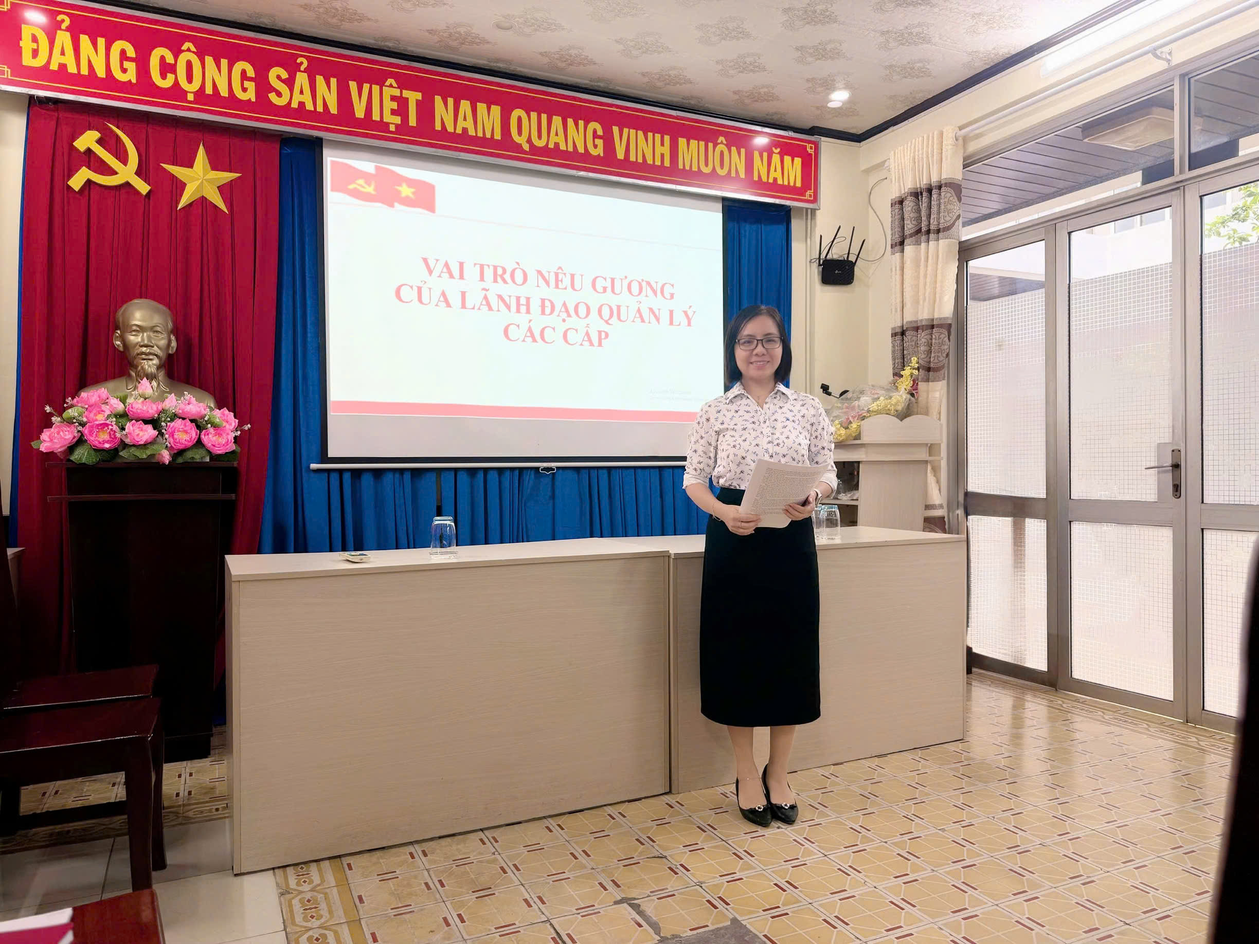 Chi bộ 2 Quỹ Đầu tư phát triển Đồng Tháp sinh hoạt chuyên đề tháng 11: Đẩy mạnh nêu gương trong cán bộ, đảng viên