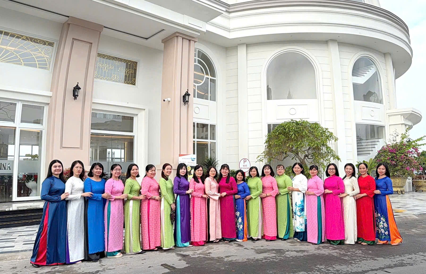 Công đoàn cơ sở Quỹ Đầu tư phát triển tỉnh Đồng Tháp hưởng ứng “Tuần lễ áo dài” năm 2026