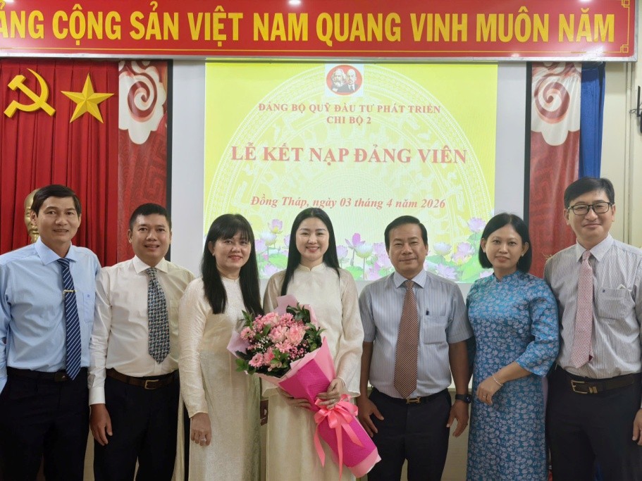 Chi bộ 2 tổ chức Lễ kết nạp đảng viên mới