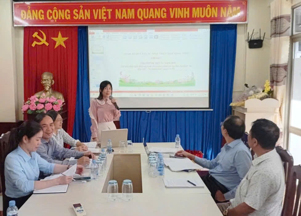 Chi bộ 1 tổ chức sinh hoạt chuyên đề quý IV năm 2025: Các giải pháp ngăn ngừa suy thoái về tư tưởng chính trị, đạo đức, lối sống và những biểu hiện “tự diễn biến”, “tự chuyển hóa” trong Chi bộ.