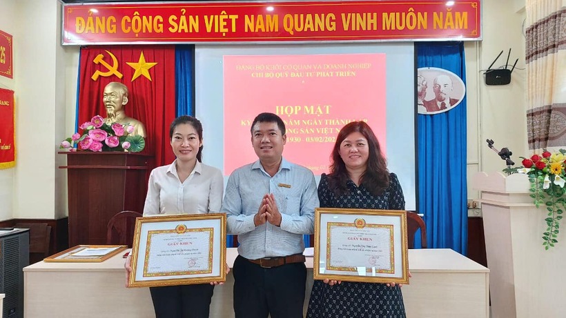 Chi bộ Quỹ Đầu tư phát triển Tiền Giang: Tổ chức sinh hoạt kỷ niệm 93 năm Ngày thành lập Đảng Cộng sản Việt Nam (03/02/1930- 03/02/2023)