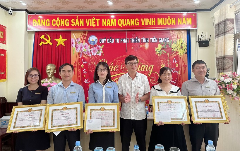 Chi bộ Quỹ Đầu tư phát triển Tiền Giang: Tổ chức sinh hoạt kỷ niệm 94 năm Ngày thành lập Đảng Cộng sản Việt Nam (03/02/1930 - 03/02/2024)