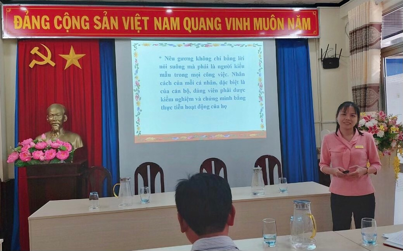 Chi bộ Quỹ Đầu tư phát triển tỉnh Tiền Giang sinh hoạt chuyên đề tháng 4: “Vai trò nêu gương của cán bộ đảng viên”